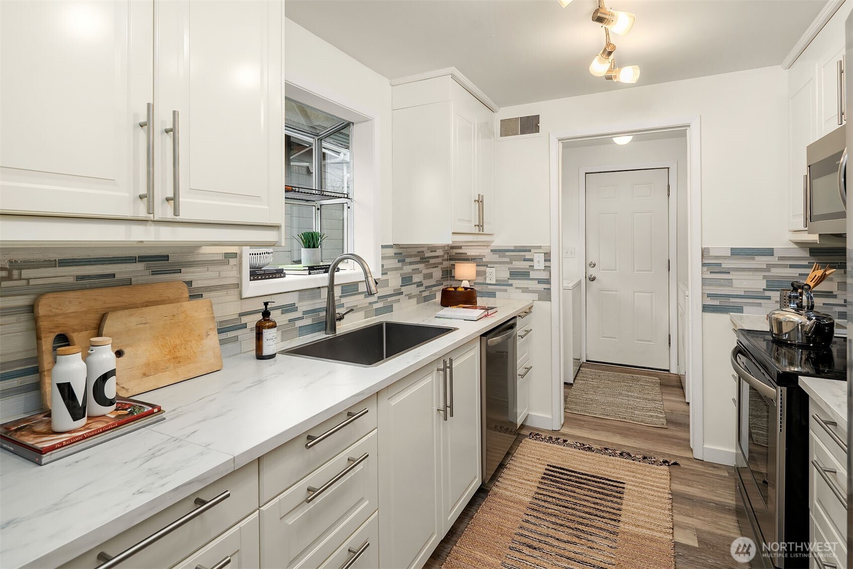 3433 38th Avenue Southwest Seattle, WA 98126 - Photo 14 of 24