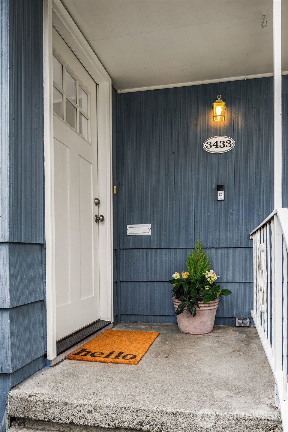 3433 38th Avenue Southwest Seattle, WA 98126 - Photo 3 of 24