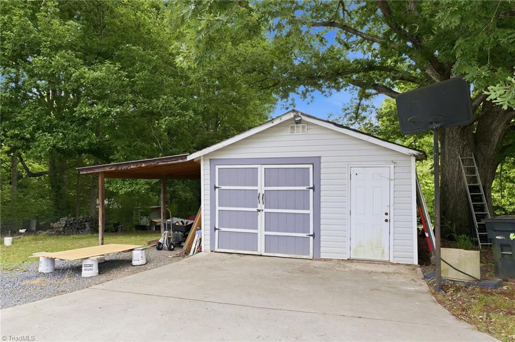 2816 Old Liberty Road Randleman, NC 27317 - Photo 8 of 41
