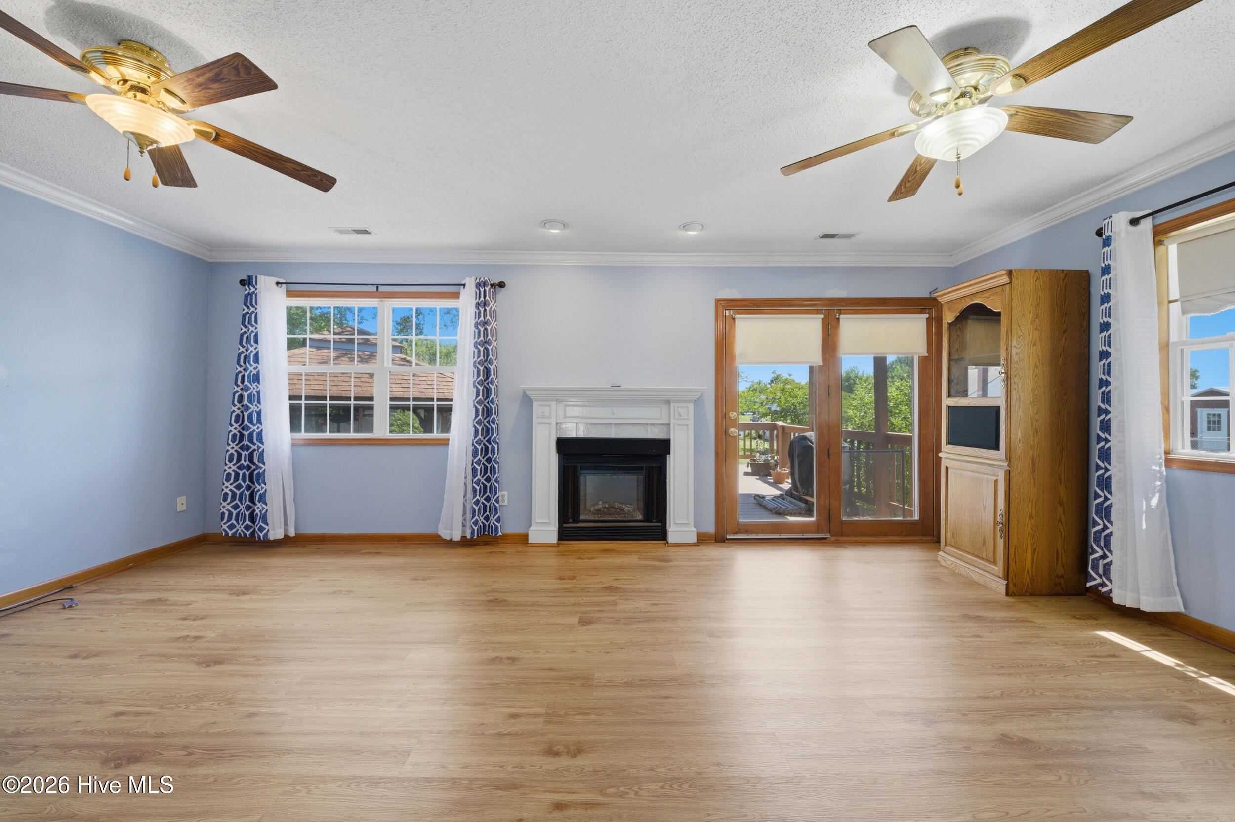 136 Simpson Road Barco, NC 27917 - Photo 10 of 54 living room