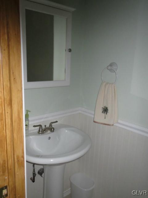 7544 Buttercup Road Lower Macungie Township, PA 18062 - Photo 8 of 28 Gallery Image 8