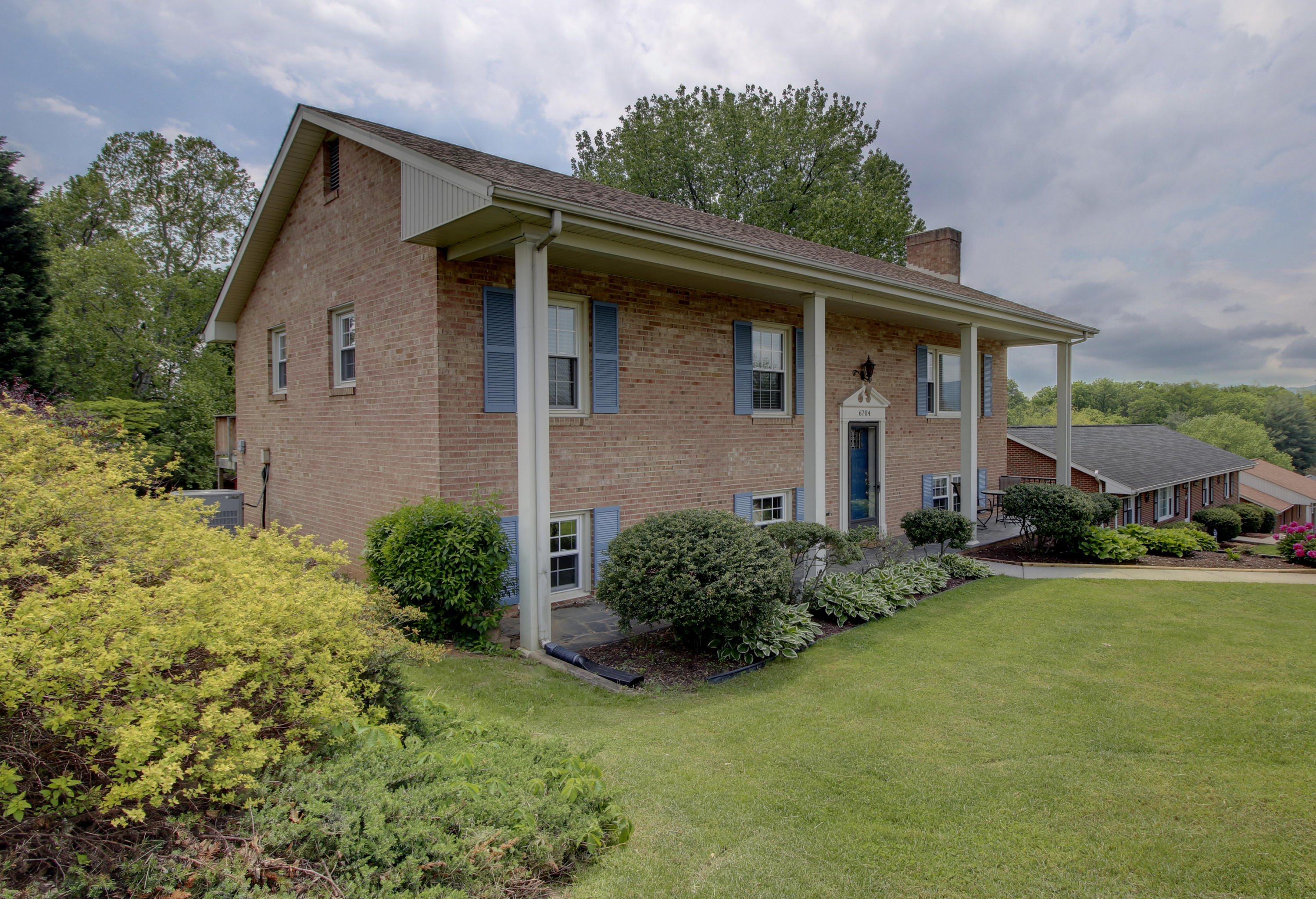 6704 Trevilian Road Roanoke, VA 24019 - Photo 5 of 46 a front view of a house with garden