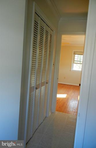 8413 Riverside Road Alexandria, VA 22308 - Photo 15 of 28 a view of hallway with bathroom