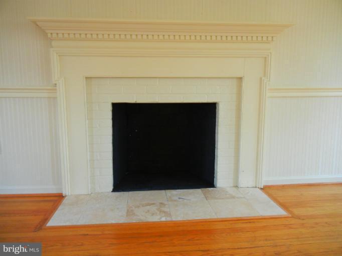 8413 Riverside Road Alexandria, VA 22308 - Photo 16 of 28 a view of a livingroom with wooden floor