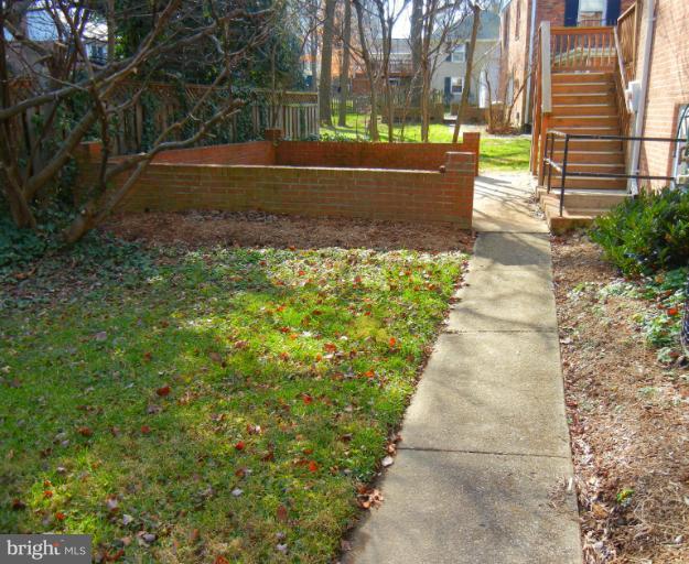 8413 Riverside Road Alexandria, VA 22308 - Photo 17 of 28 a view of yard with pathway