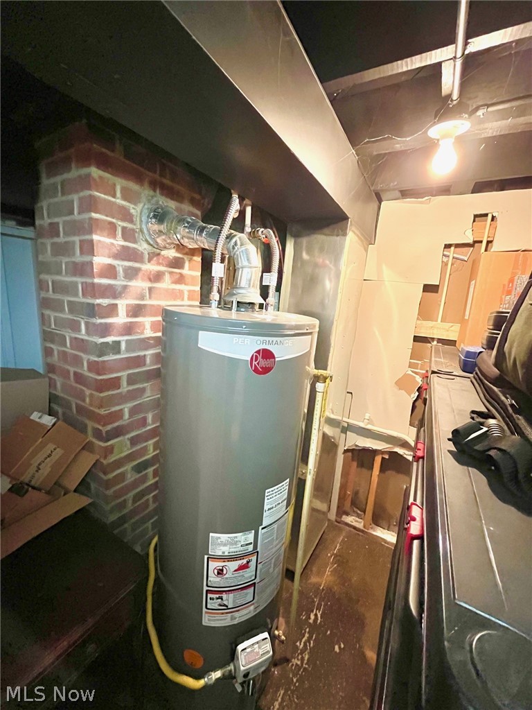 15546 Hummel Road Brook Park, OH 44142 - Photo 37 of 41 Hot water tank and furnace