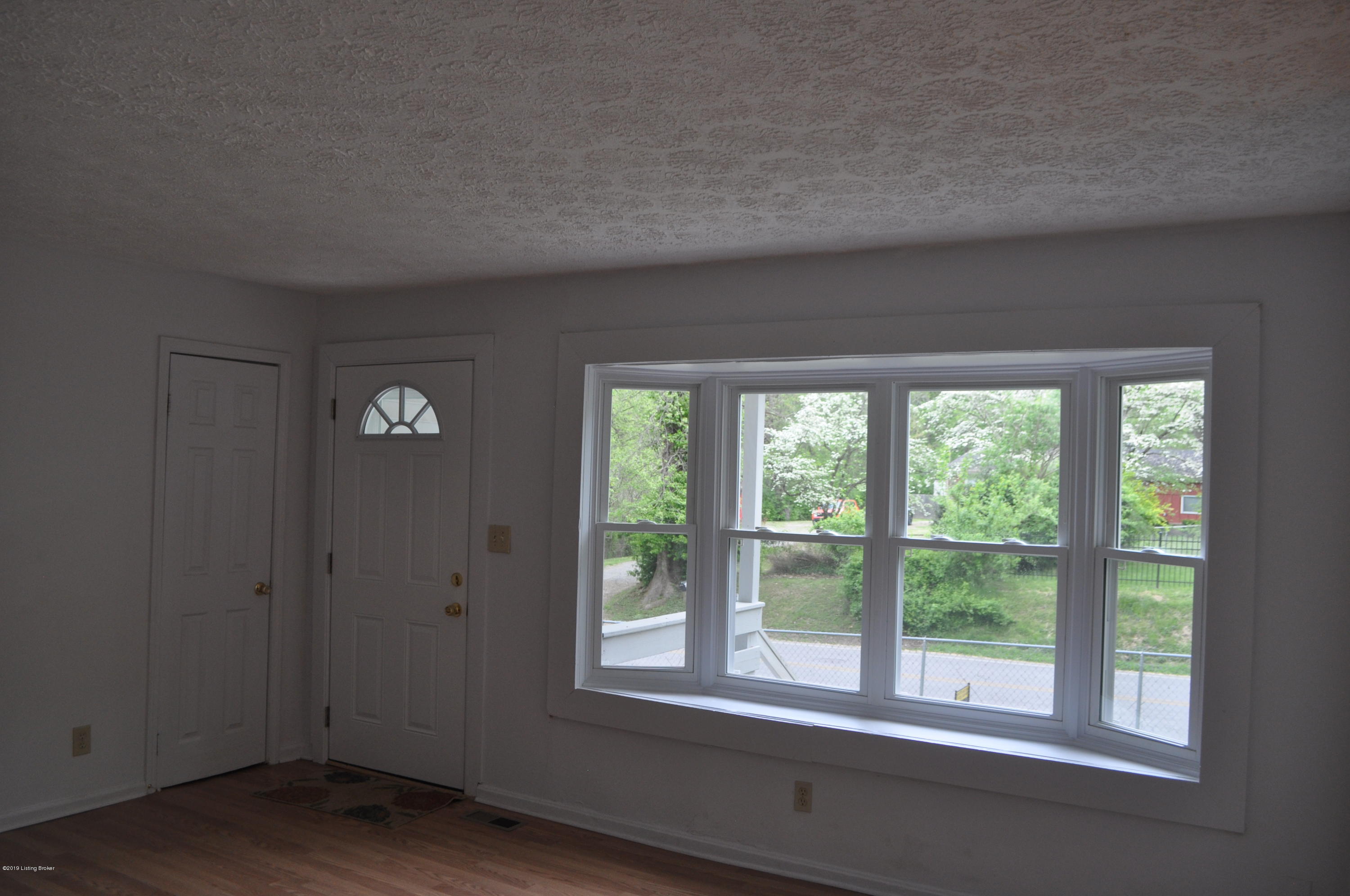 6904 Rutledge Road Louisville, KY 40258 - Photo 2 of 25 DSC_0241