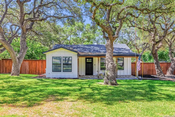 $599,999 | 221 West Highland Drive, Boerne, TX 78006