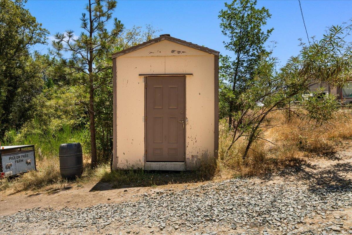 10985 Tyler Foote Road Nevada City, CA 95959 - Photo 19 of 27 a front view of a house with a yard