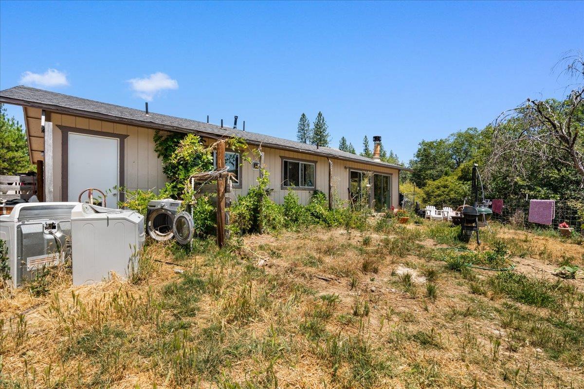 10985 Tyler Foote Road Nevada City, CA 95959 - Photo 4 of 27 a view of a house with pool and sitting area