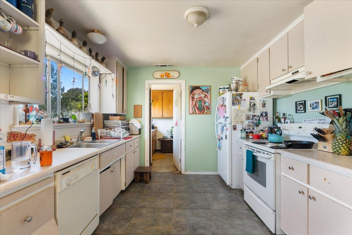 10985 Tyler Foote Road Nevada City, CA 95959 - Photo 7 of 27 a kitchen that has a lot of cabinets and wooden floor