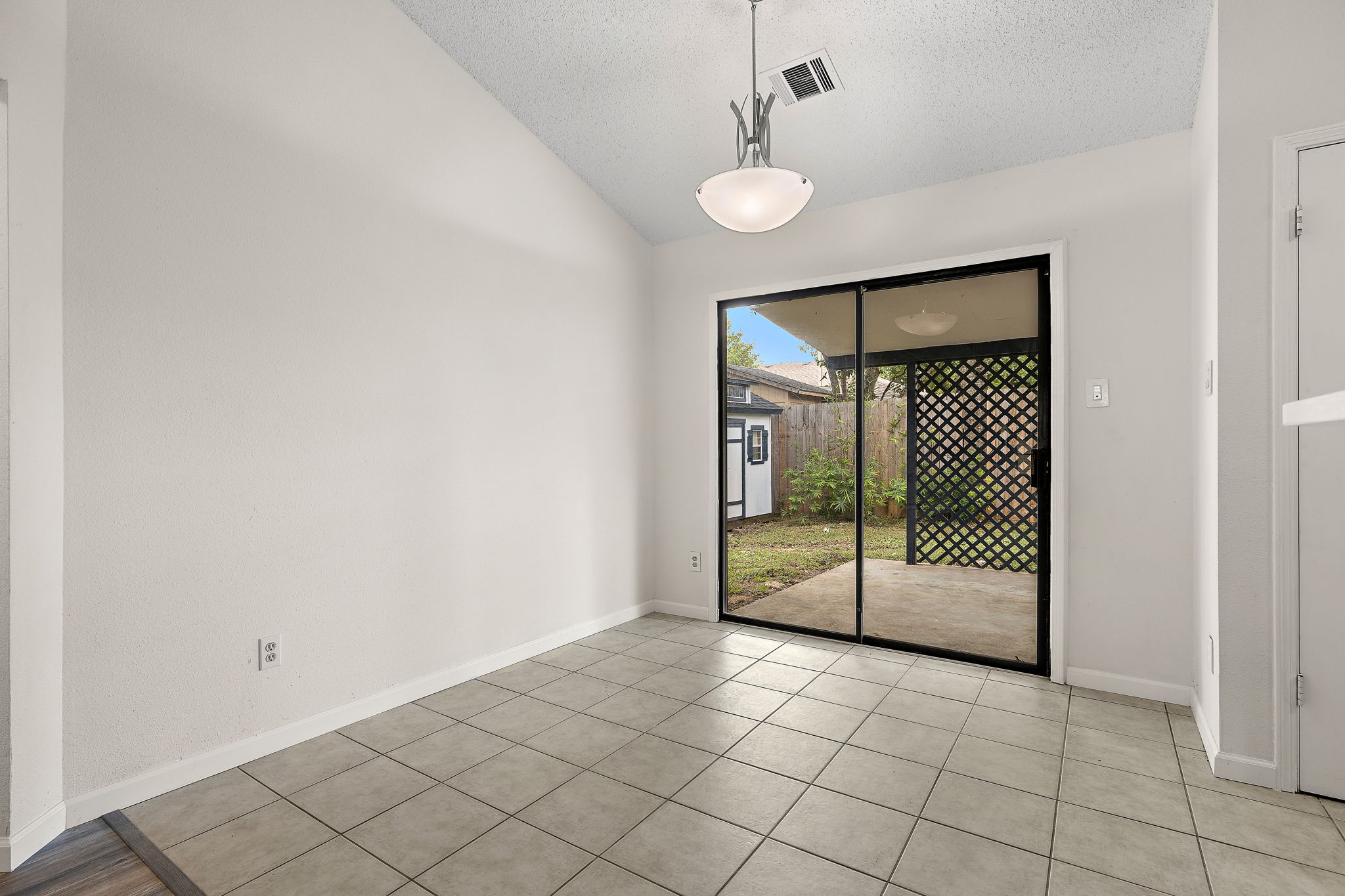 1705 Laurel Path Round Rock, TX 78664 - Photo 7 of 17 Wonderful eat-in kitchen area.