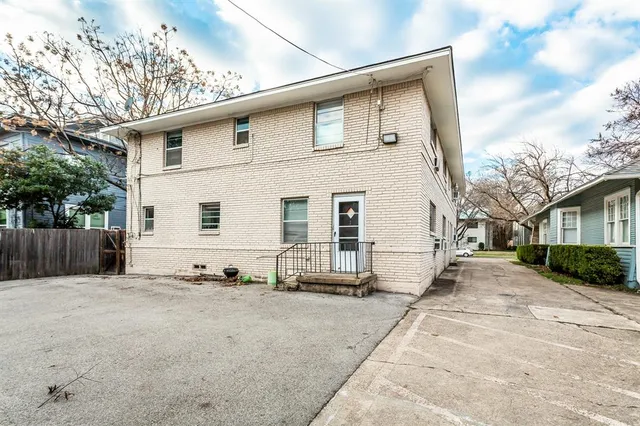 $1,275 | 4916 Worth Street, Unit 1, Dallas, TX 75214