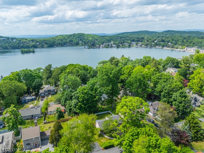 26 Lakeview Road Sparta, NJ 07871 - Photo 2 of 50