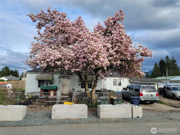 $300,000 | 901 11th Street, Sedro-Woolley, WA 98284