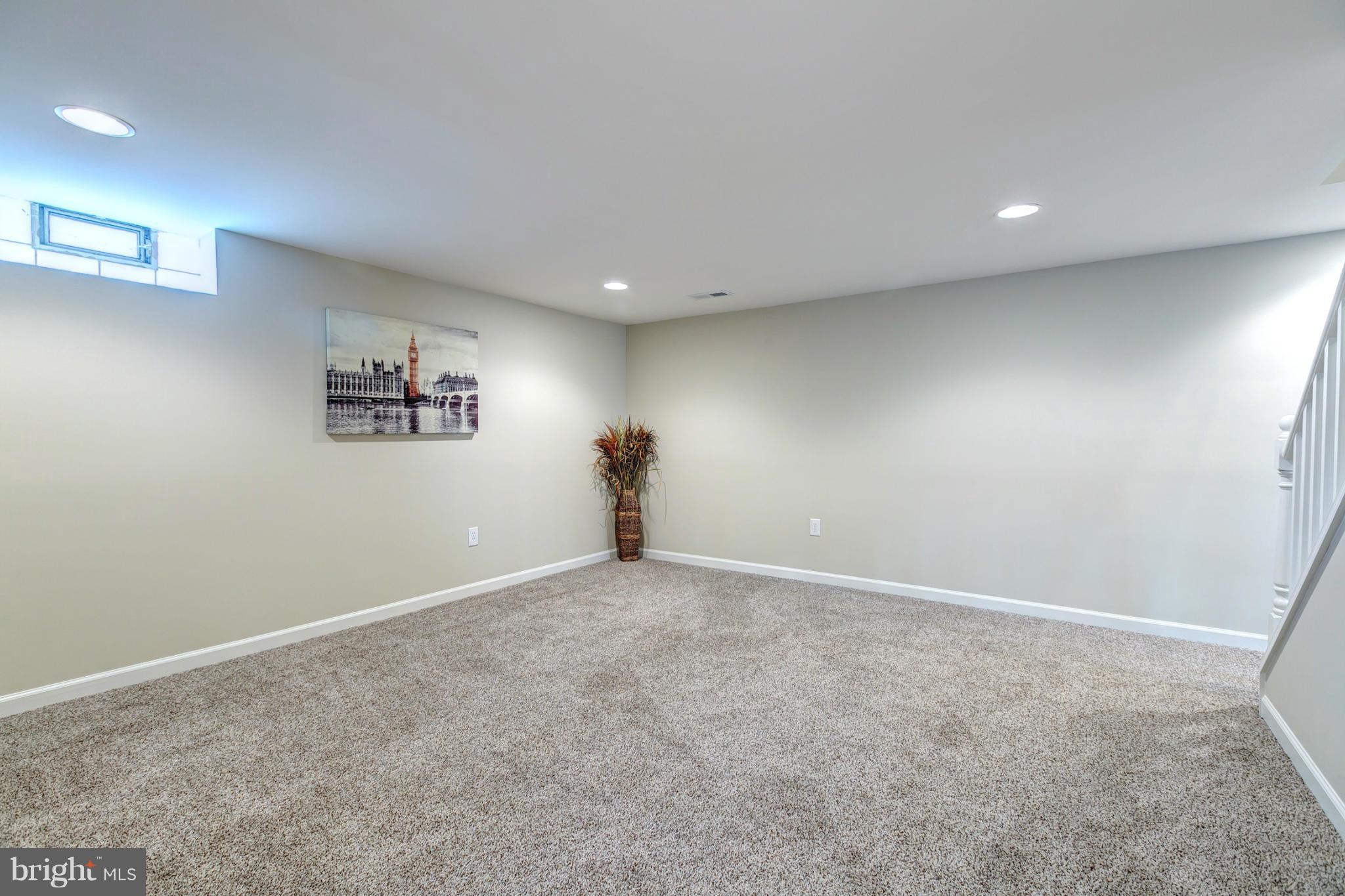 5581 Whitby Road Baltimore, MD 21206 - Photo 23 of 29 Large Family Room