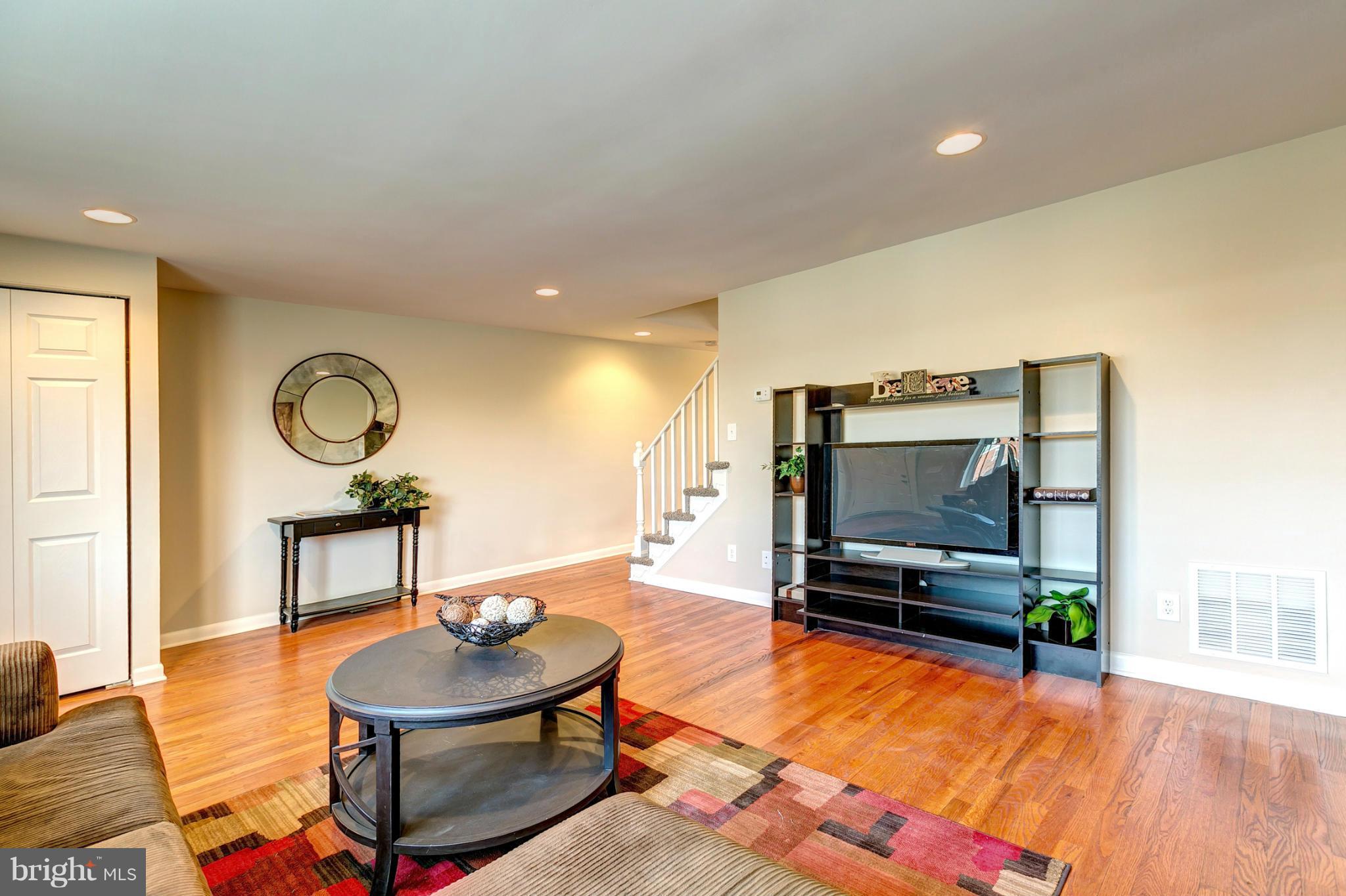 5581 Whitby Road Baltimore, MD 21206 - Photo 3 of 29 Spacious Living Room