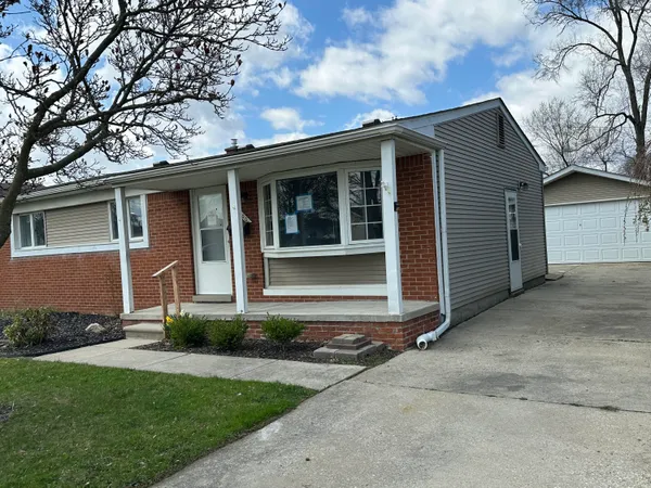 $203,000 | 31700 Lafler Drive, Rockwood, MI 48173