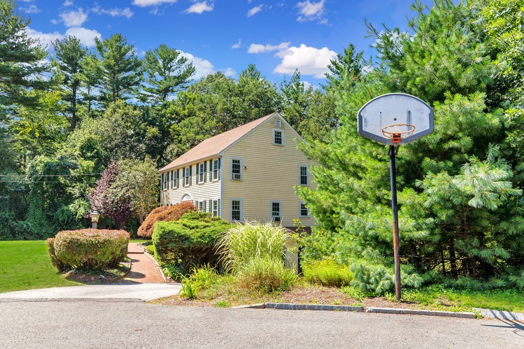 430 Old Farm Road Hanover, MA 02339 - Photo 3 of 24 Gallery Image 3