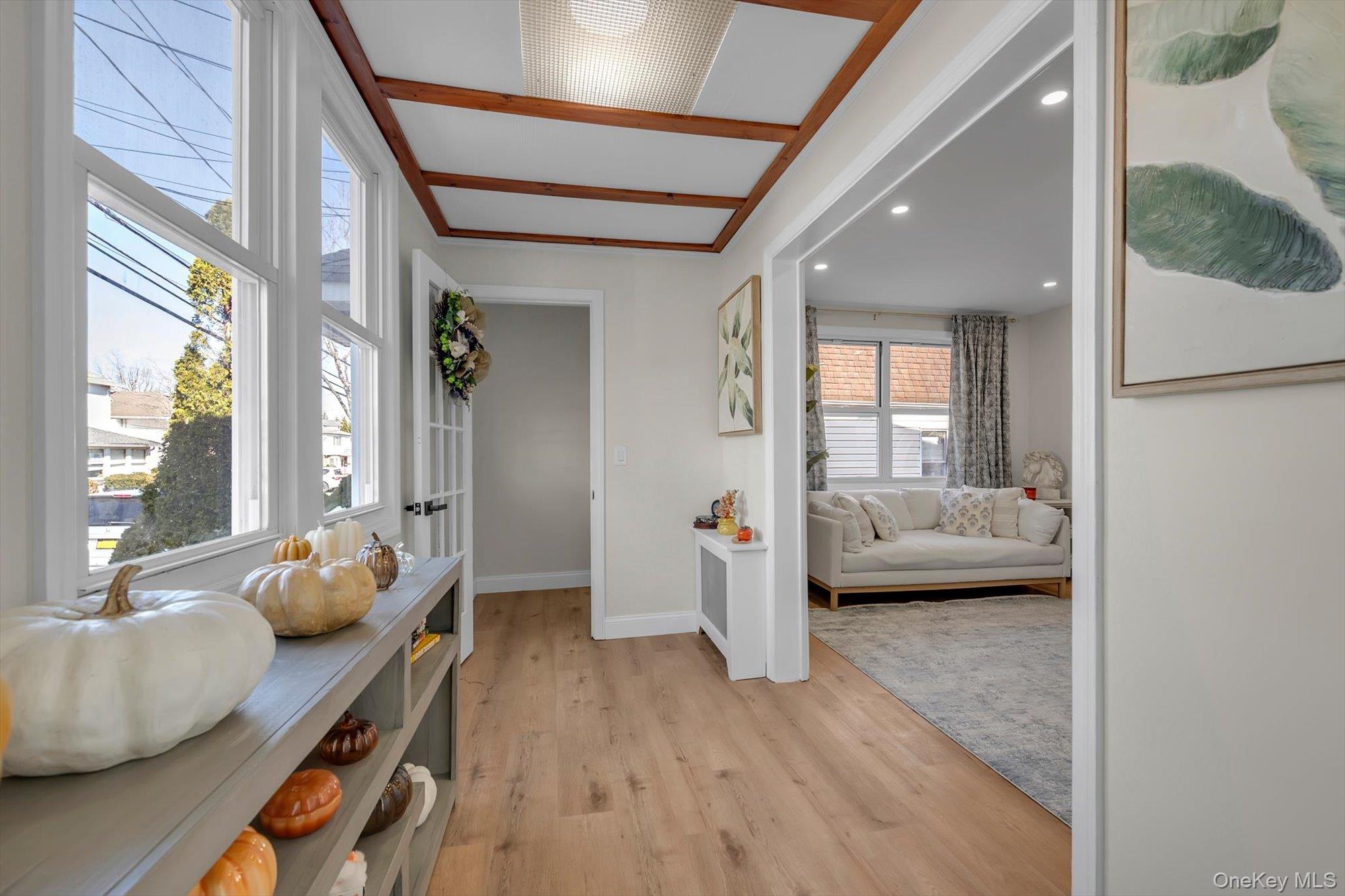 31 Walters Avenue Syosset, NY 11791 - Photo 2 of 26