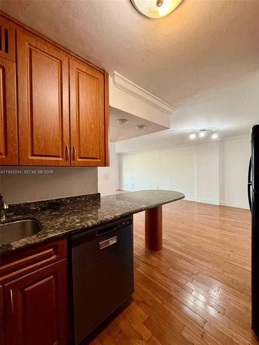 1605 Bay Road, Unit 407 Miami Beach, FL 33139 - Photo 11 of 35