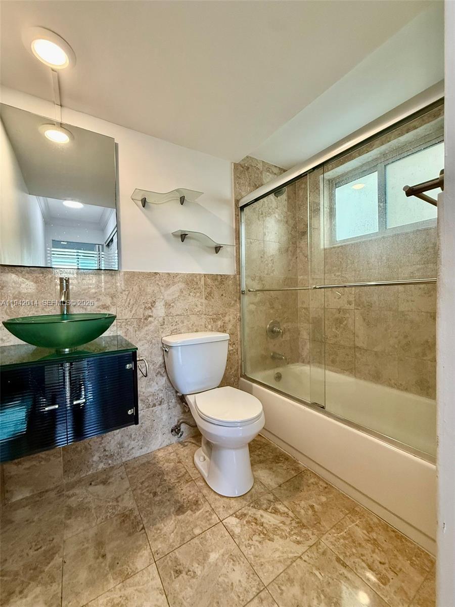 1605 Bay Road, Unit 407 Miami Beach, FL 33139 - Photo 30 of 35