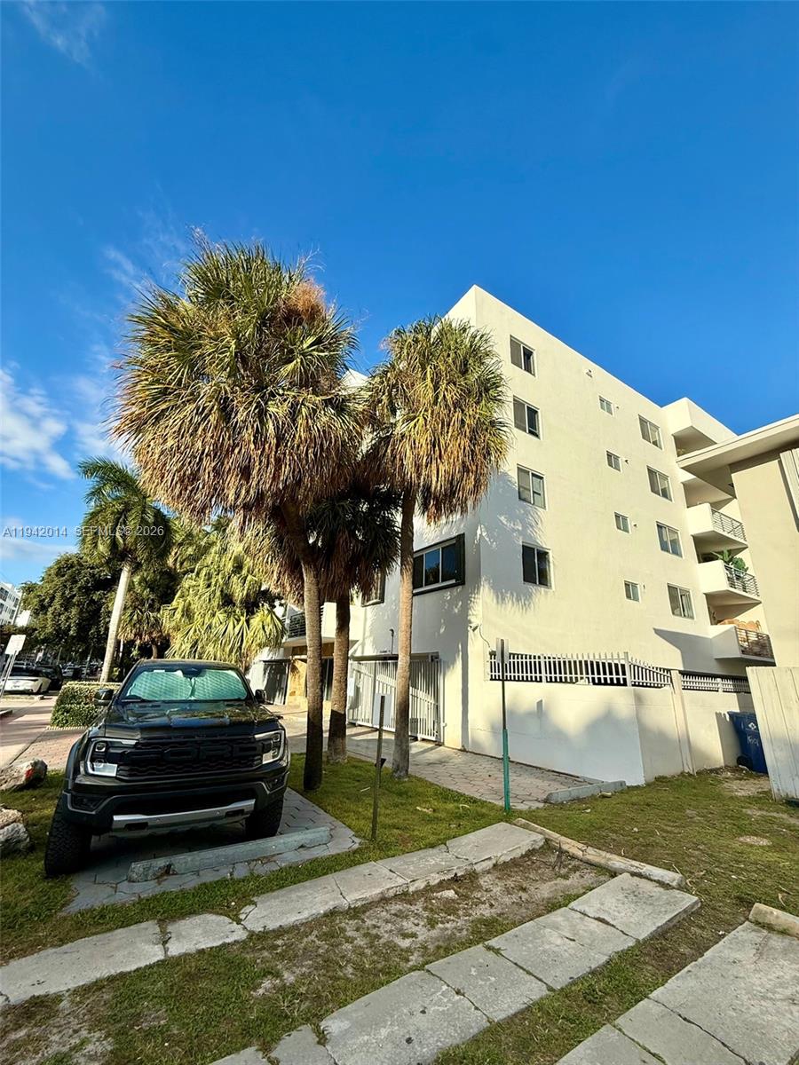 1605 Bay Road, Unit 407 Miami Beach, FL 33139 - Photo 32 of 35