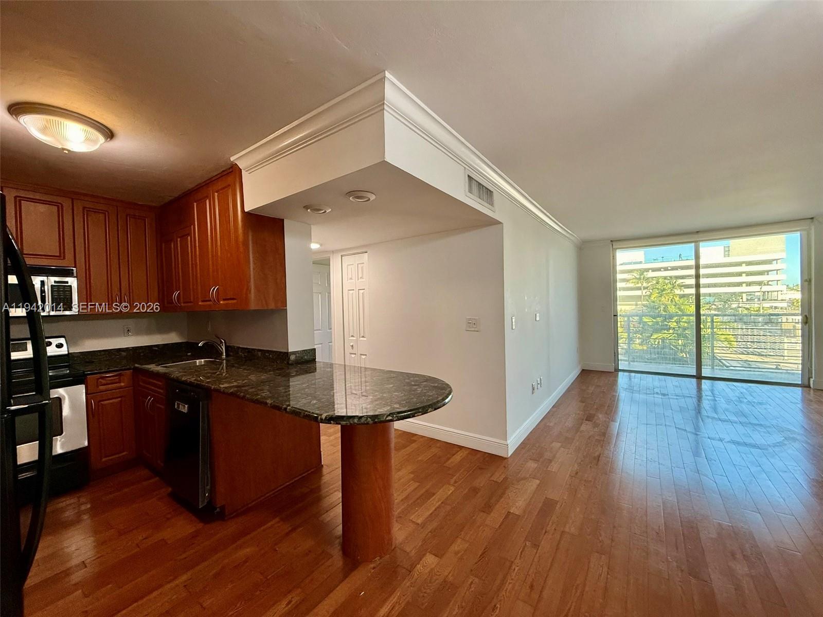 1605 Bay Road, Unit 407 Miami Beach, FL 33139 - Photo 9 of 35