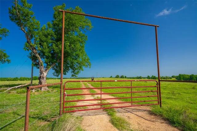 a view of a tennis court