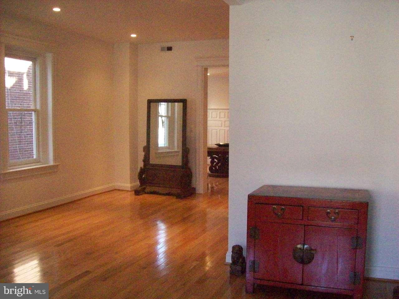1740 Park Road Northwest Washington, DC 20010 - Photo 11 of 30 Living Room