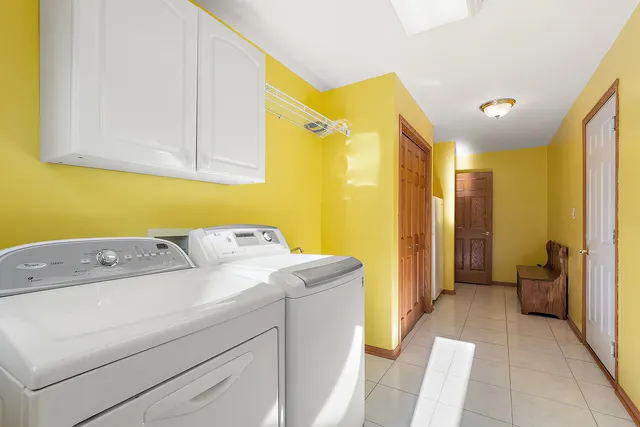 a view of utility room