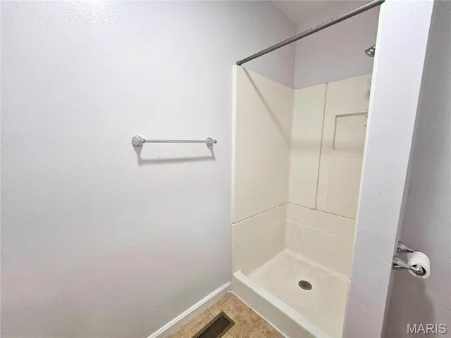 $750 | 221 North High Street, Belleville, IL 62220