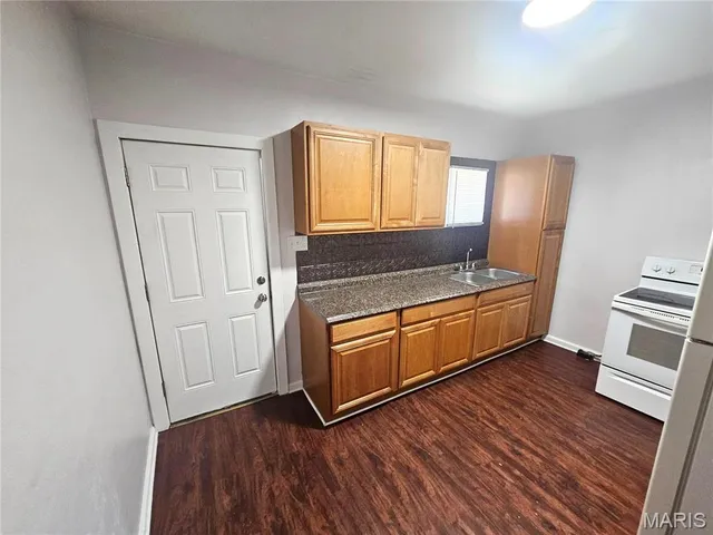 $750 | 221 North High Street, Belleville, IL 62220