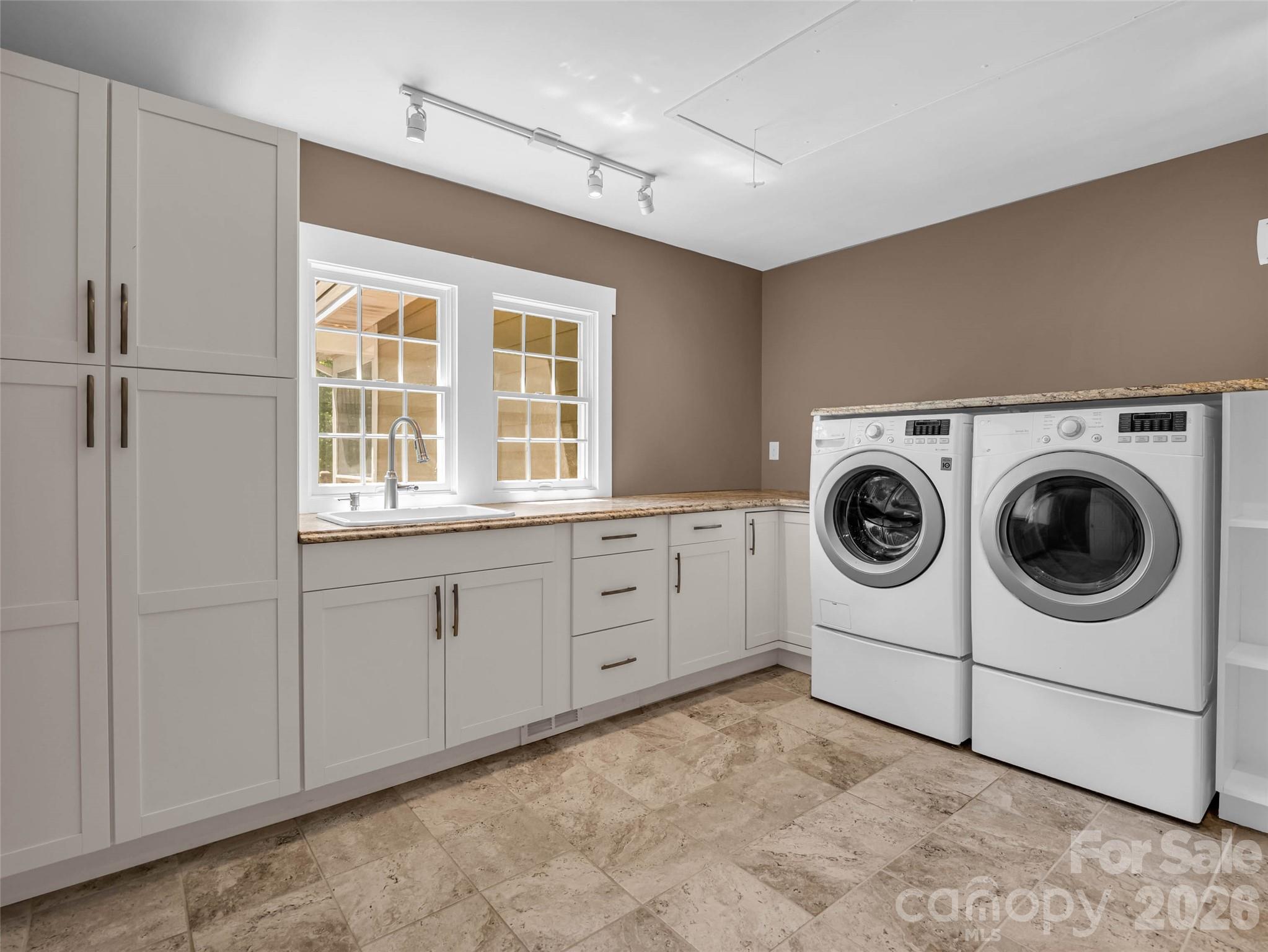 52 Forest Road Asheville, NC 28803 - Photo 21 of 48