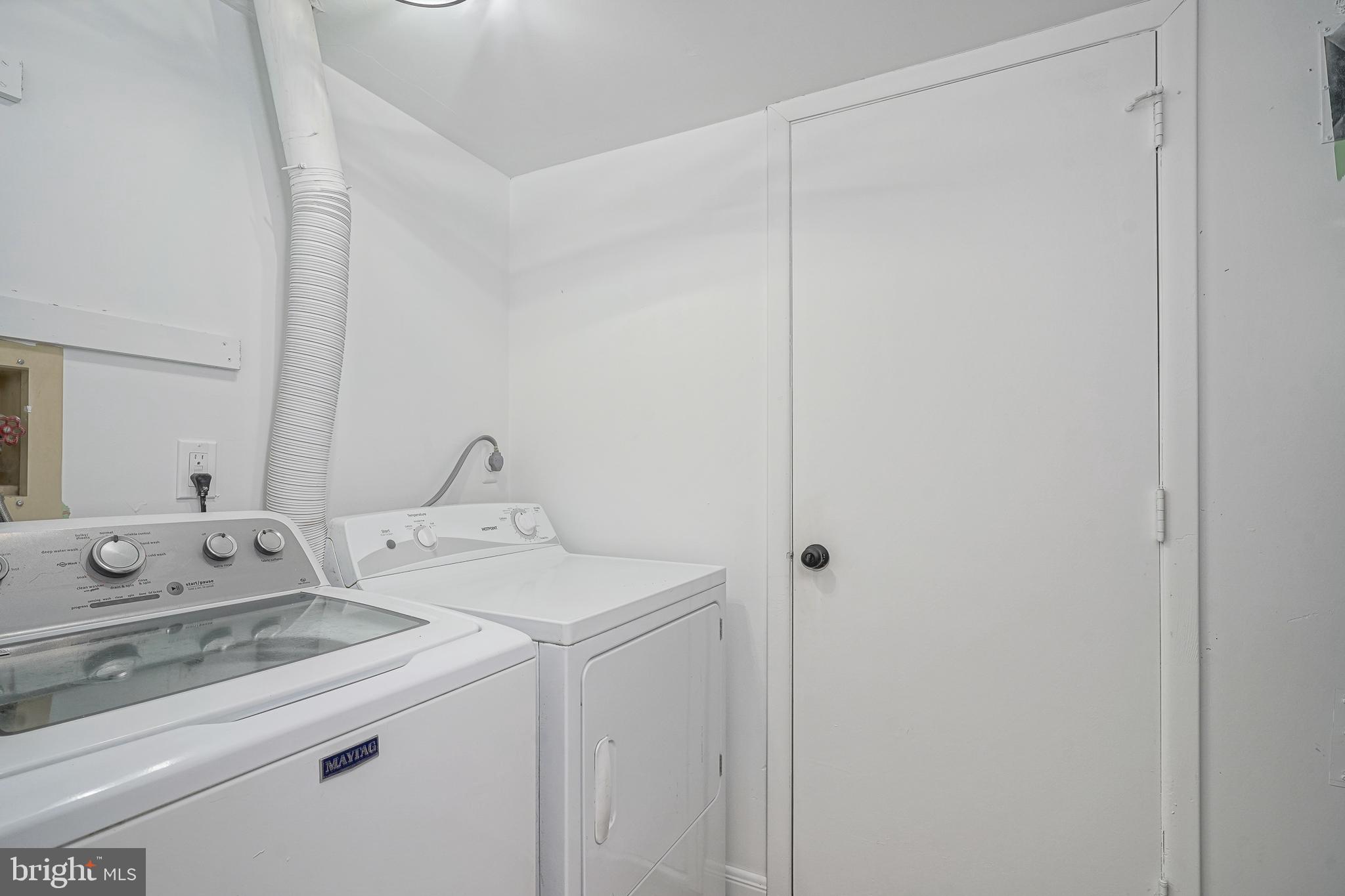 5 Wickham Lane Westampton, NJ 08060 - Photo 17 of 32 a utility room with dryer and washer
