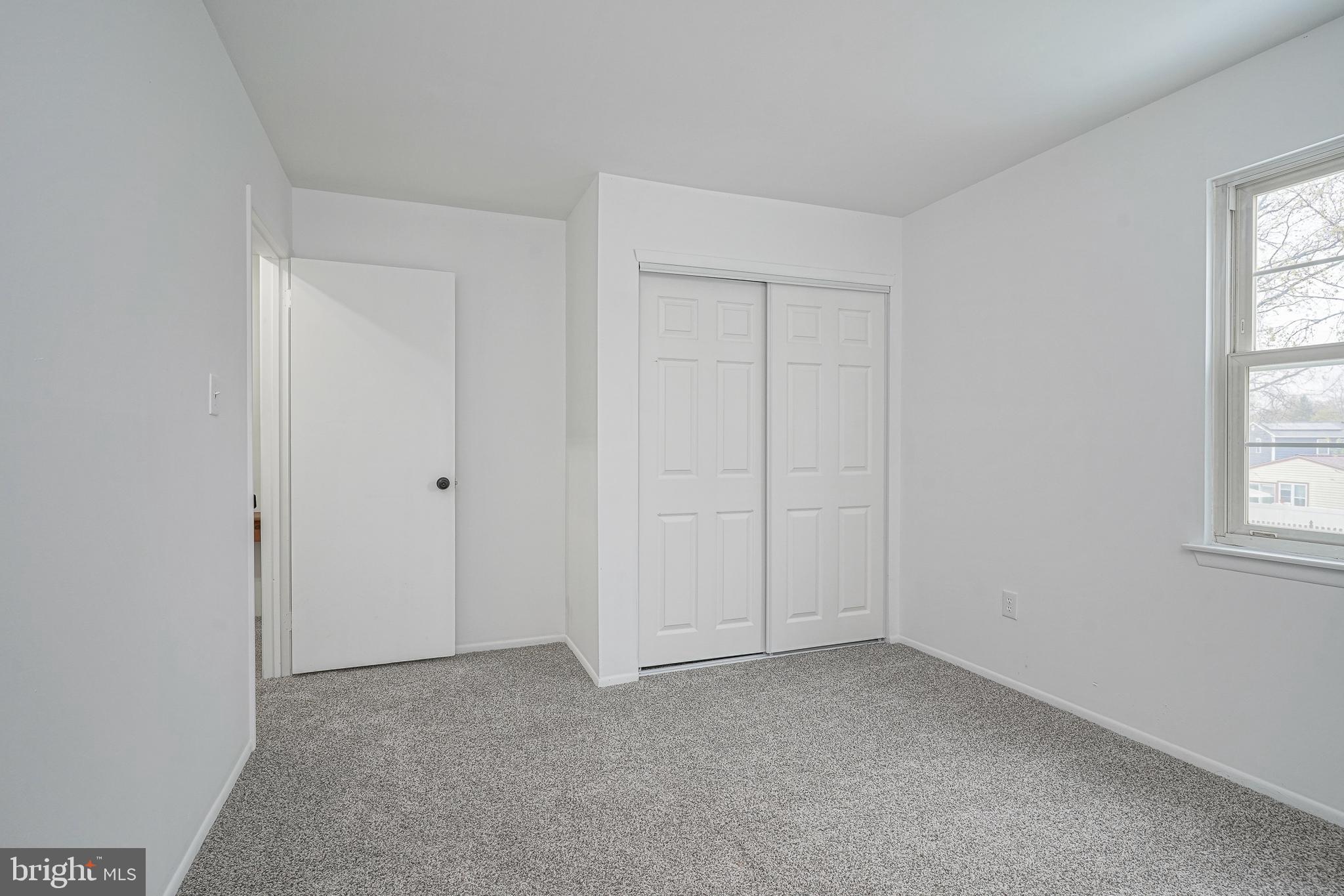 5 Wickham Lane Westampton, NJ 08060 - Photo 20 of 32 an empty room with windows