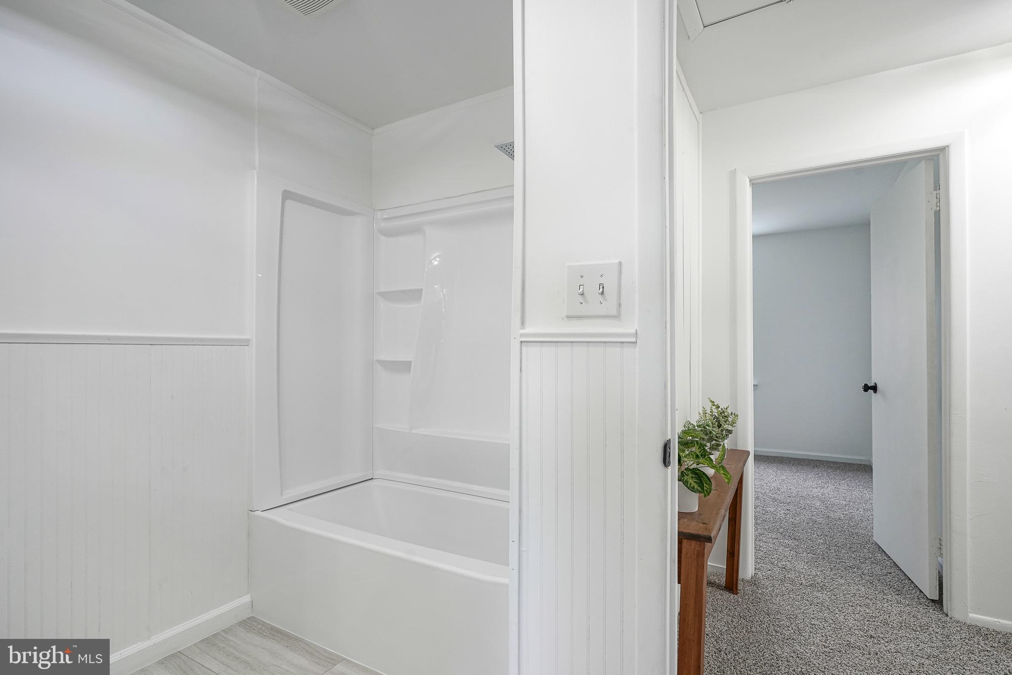 5 Wickham Lane Westampton, NJ 08060 - Photo 23 of 32 a bathroom with a bathtub