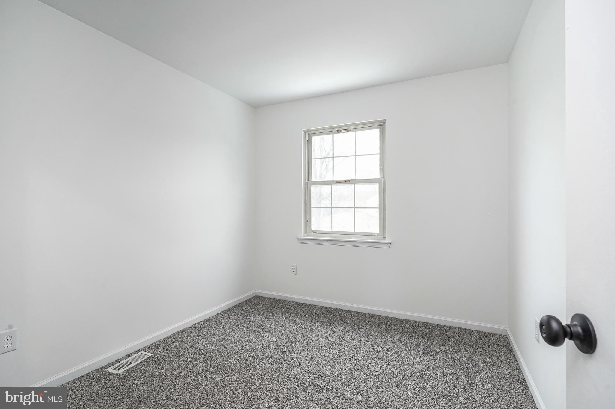 5 Wickham Lane Westampton, NJ 08060 - Photo 24 of 32 an empty room with a window