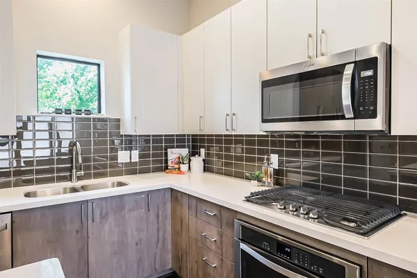 $345,000 | 2401 Crawford Street, Unit C1B, Houston, TX 77004