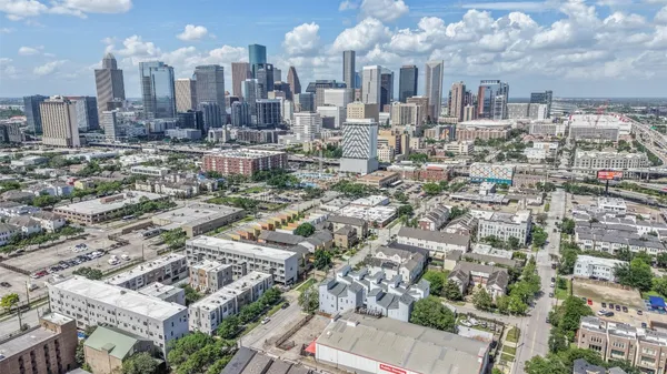$345,000 | 2401 Crawford Street, Unit C1B, Houston, TX 77004