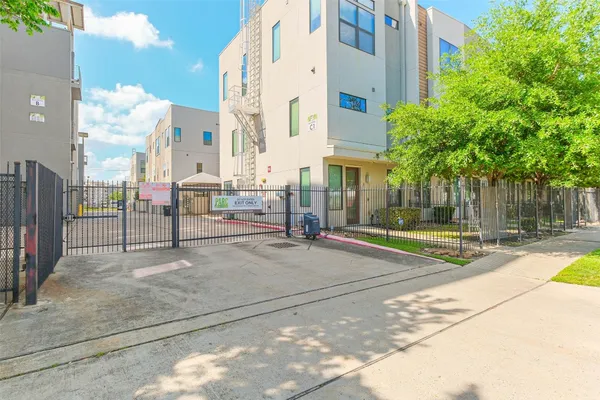 $345,000 | 2401 Crawford Street, Unit C1B, Houston, TX 77004