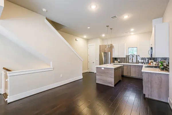$345,000 | 2401 Crawford Street, Unit C1B, Houston, TX 77004