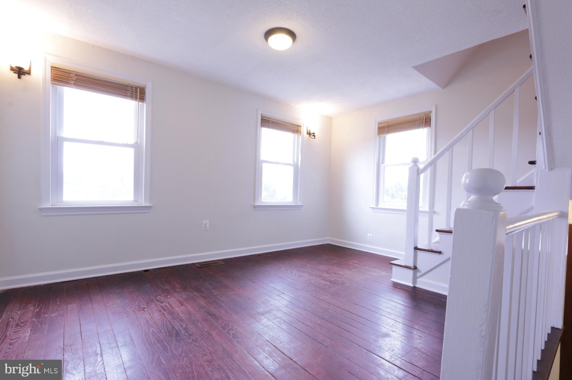 3723 South Kemper Road Arlington, VA 22206 - Photo 2 of 15 an empty room with wooden floor and windows