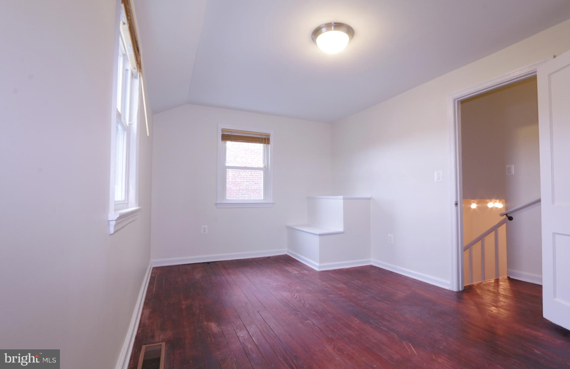 3723 South Kemper Road Arlington, VA 22206 - Photo 11 of 15 a view of empty room with wooden floor and fan