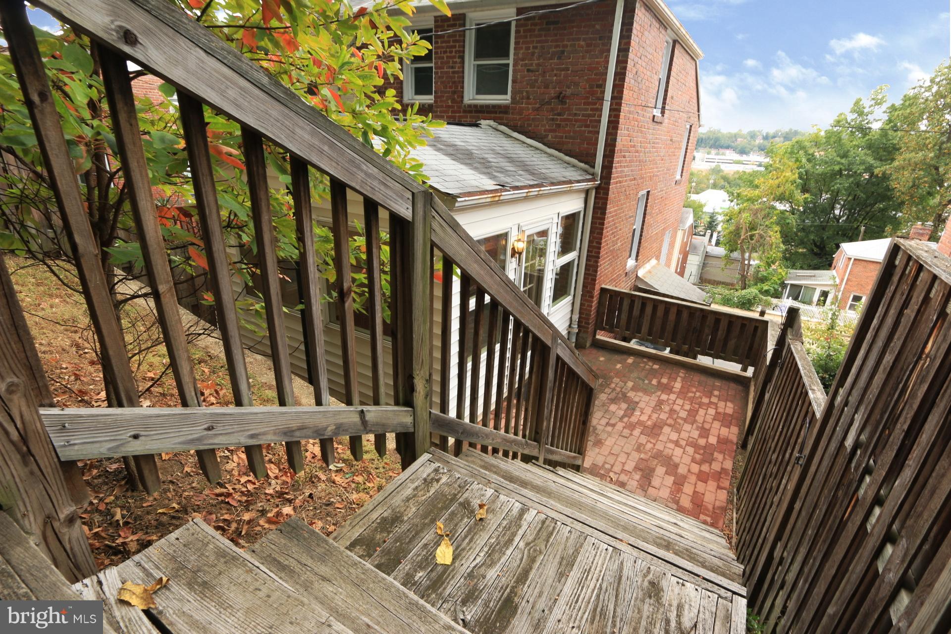 3723 South Kemper Road Arlington, VA 22206 - Photo 14 of 15 a view of balcony with wooden floor and fence