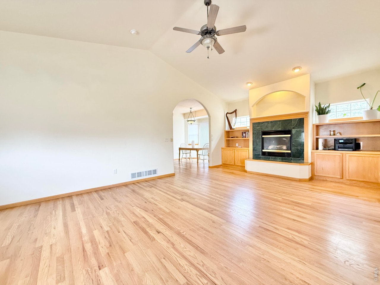 5627 West 16th Street Road Greeley, CO 80634 - Photo 4 of 20 Large living room