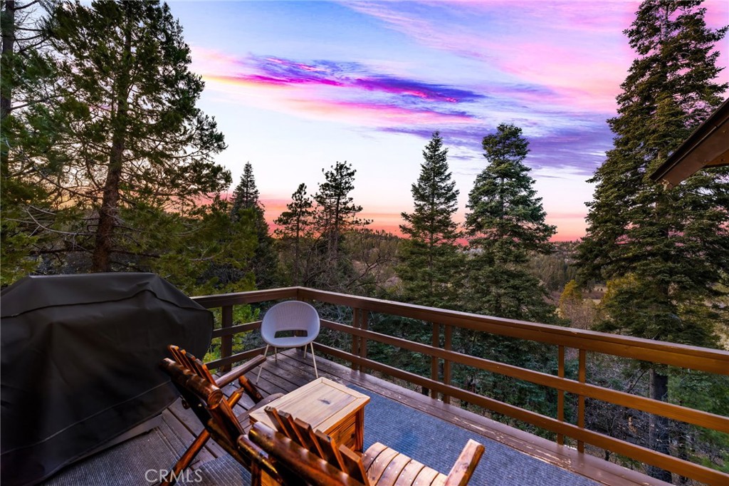 26834 Huron Road Lake Arrowhead, CA 92352 - Photo 11 of 38 a view of a two chairs in the roof