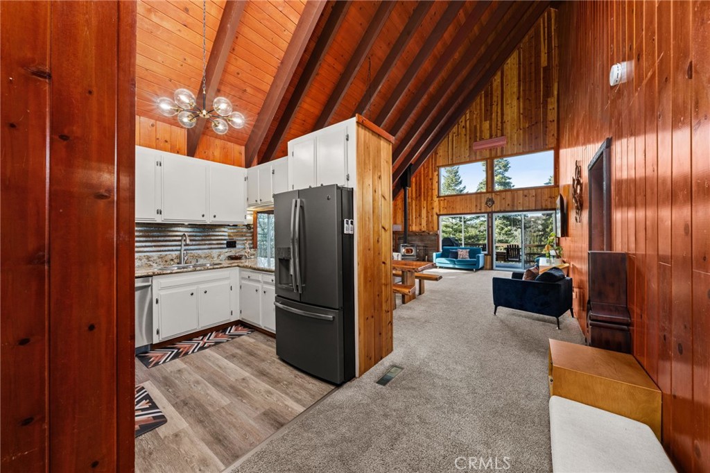 26834 Huron Road Lake Arrowhead, CA 92352 - Photo 8 of 38 a kitchen with a refrigerator and a stove