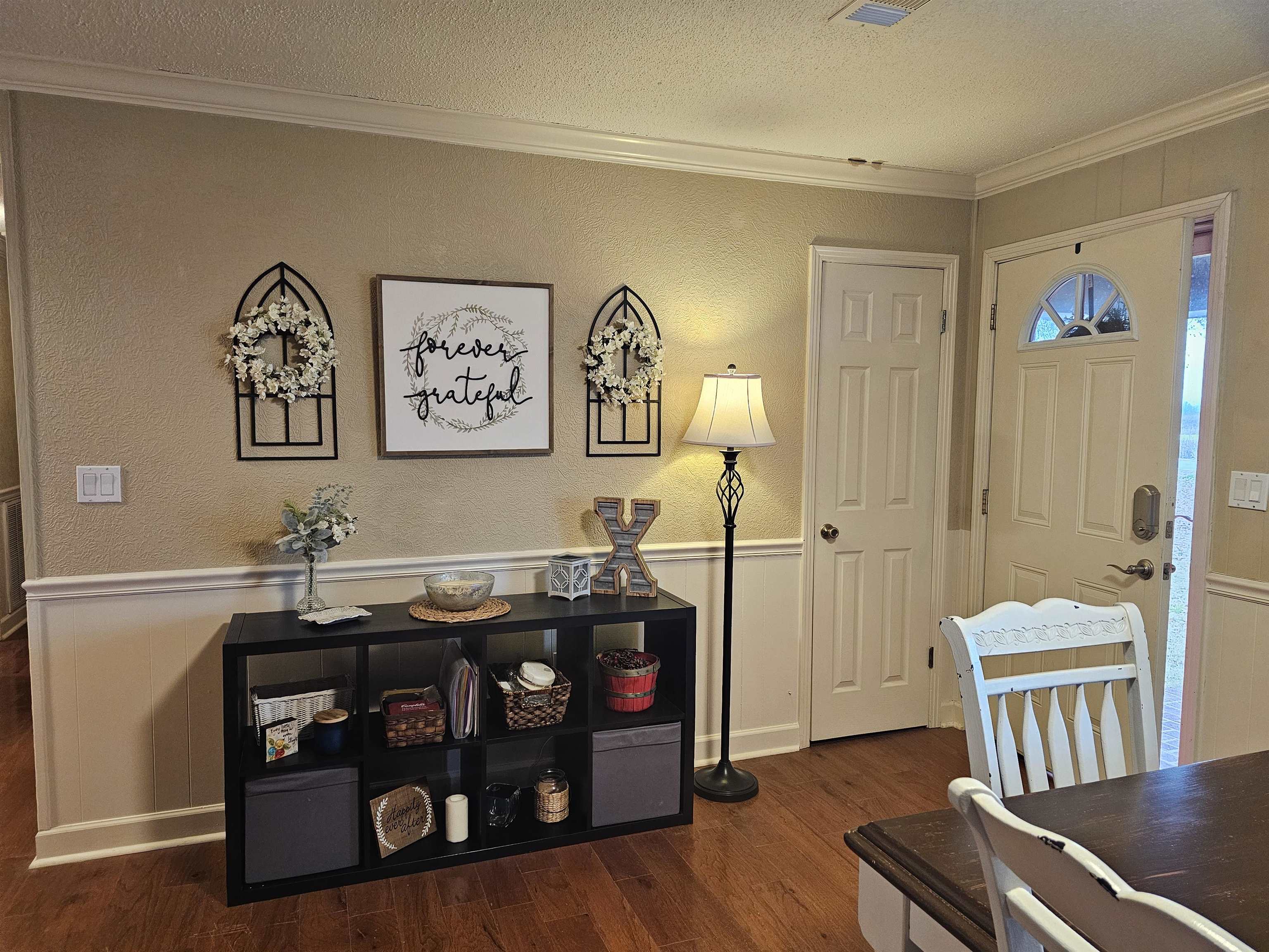 3920 Antioch Highway 51 Road Covington, TN 38019 - Photo 4 of 25 a view of a livingroom with furniture and workspace