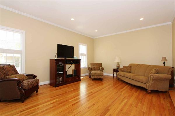 73 Thornton Road Needham, MA 02492 - Photo 13 of 29